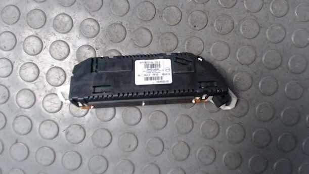 Foto: DREHZAHLMESSER/ DISPLAY eines Citroen C4 Coupe 1.6 HDi FAP Avance