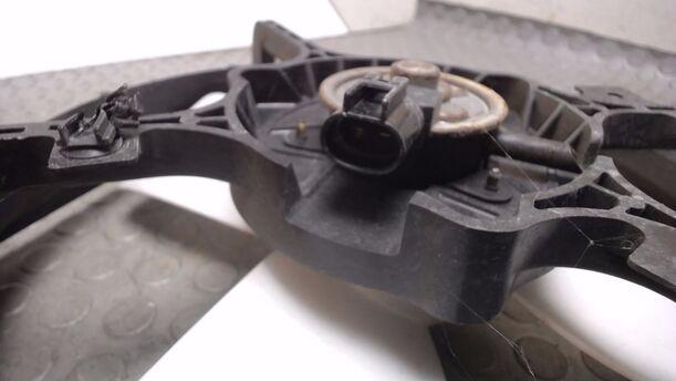 Foto: ELEKTROLÜFTER (SCHWARZER STECKER) eines Mazda Demio 1.4