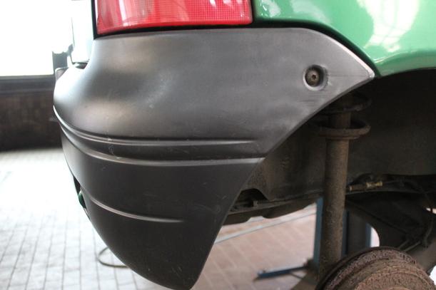 Foto: STOSSFÄNGER/ STOßSTANGE HINTEN eines Renault Twingo 1.2