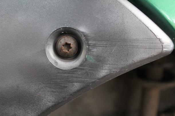 Foto: STOSSFÄNGER/ STOßSTANGE HINTEN eines Renault Twingo 1.2