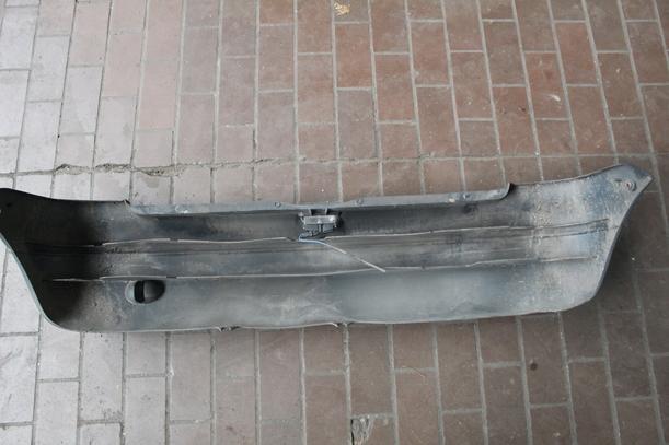 Foto: STOSSFÄNGER/ STOßSTANGE HINTEN eines Renault Twingo 1.2