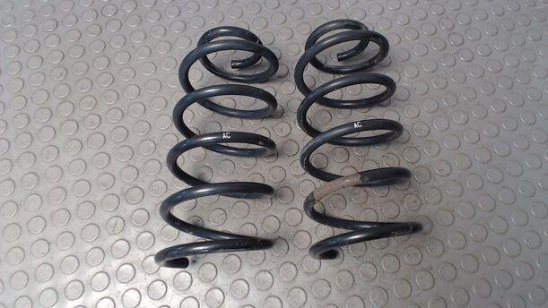 Foto: HINTERFEDERN/ FEDERN HINTEN eines Opel Corsa 1.2 16V XL