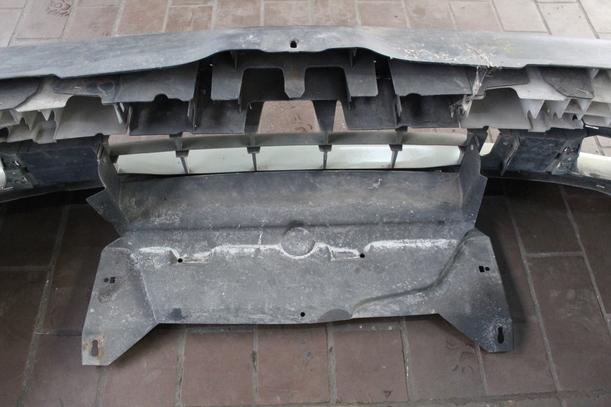 Foto: STOSSSTANGE / STOSSFGÄNGER VORN eines Renault Megane Scenic 1.6e Beauty