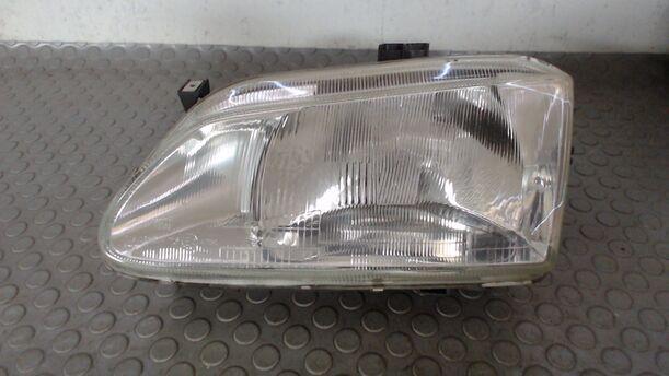 Foto: SCHEINWERFER LINKS eines Renault Megane Scenic 1.6e TS