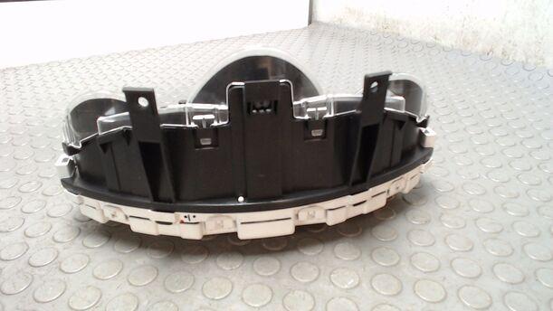 Foto: TACHOEINHEIT / KOMBIINSTRUMENT eines Mitsubishi Colt 1.1 XL