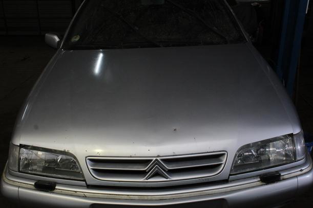 Foto: MOTORHAUBE (FACELIFT) eines Citroen Xantia Kombi 2.0 HDi XL