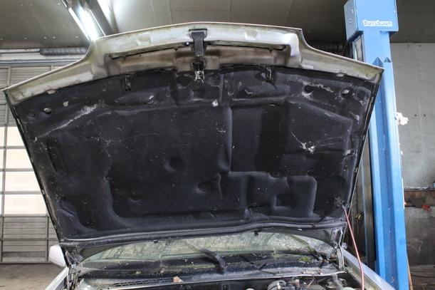 Foto: MOTORHAUBE (FACELIFT) eines Citroen Xantia Kombi 2.0 HDi XL