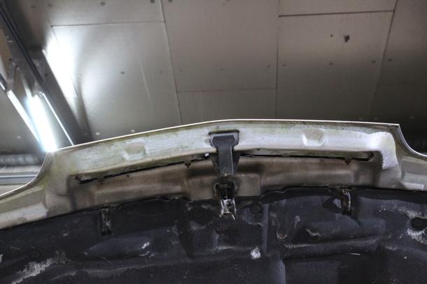 Foto: MOTORHAUBE (FACELIFT) eines Citroen Xantia Kombi 2.0 HDi XL