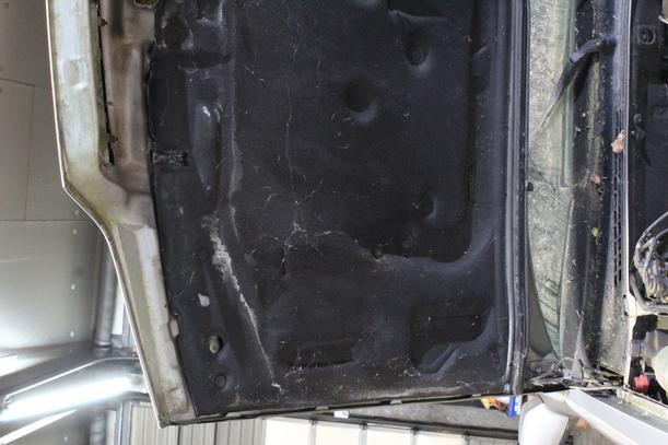 Foto: MOTORHAUBE (FACELIFT) eines Citroen Xantia Kombi 2.0 HDi XL