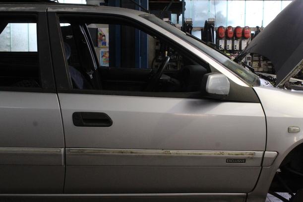 Foto: TÜR VORN RECHTS (5-TÜRER) eines Citroen Xantia Kombi 2.0 HDi XL