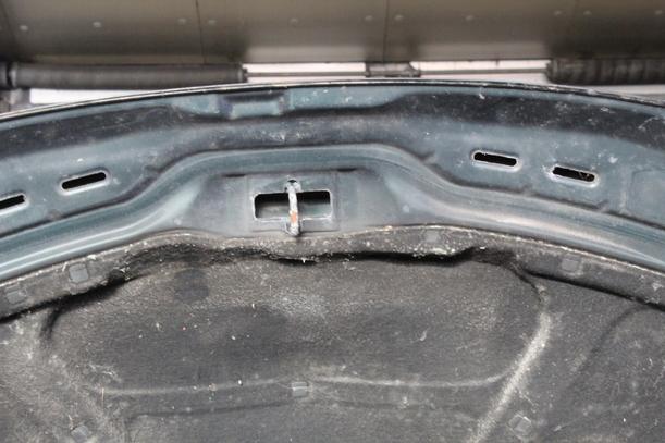 Foto: MOTORHAUBE eines VW Passat Variant 1.9 TDI Beauty