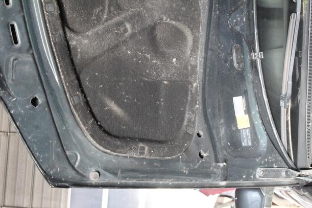 Foto: MOTORHAUBE eines VW Passat Variant 1.9 TDI Beauty
