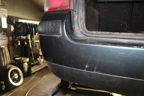 Foto: STOSSFÄNGER / STOßSTANGE HINTEN eines VW Passat Variant 1.9 TDI Beauty