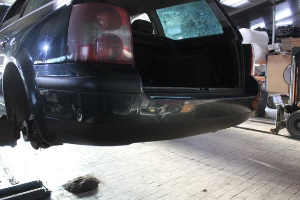 Foto: STOSSFÄNGER / STOßSTANGE HINTEN eines VW Passat Variant 1.9 TDI Beauty