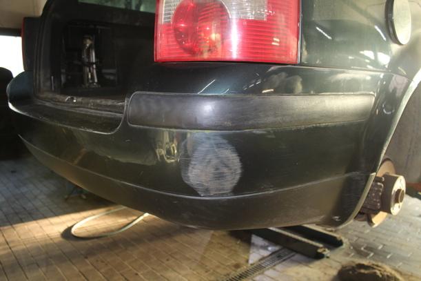 Foto: STOSSFÄNGER / STOßSTANGE HINTEN eines VW Passat Variant 1.9 TDI Beauty