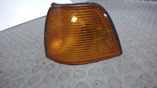 Foto: BLINKER / BLINKLEUCHTE LINKS eines BMW 318i TS