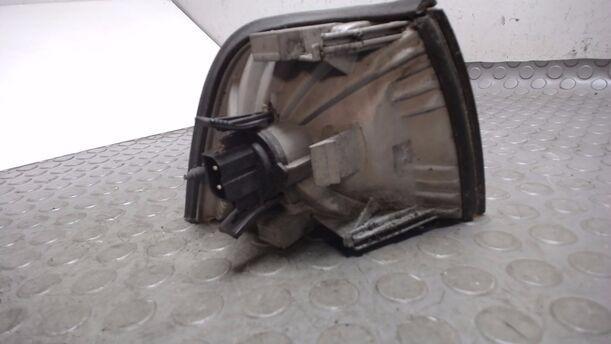 Foto: BLINKER / BLINKLEUCHTE LINKS eines BMW 318i TS