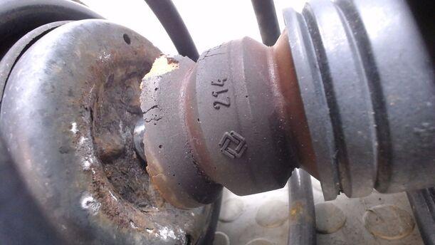 Foto: FEDERBEIN VORN LINKS eines BMW 318i TS