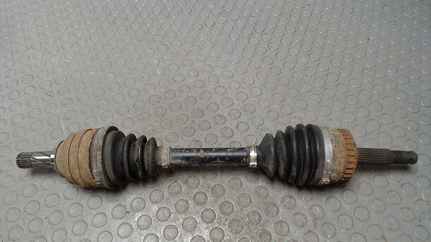 Foto: ANTRIEBSWELLE LINKS ( AUTOMATIK ) eines Opel Corsa Beauty