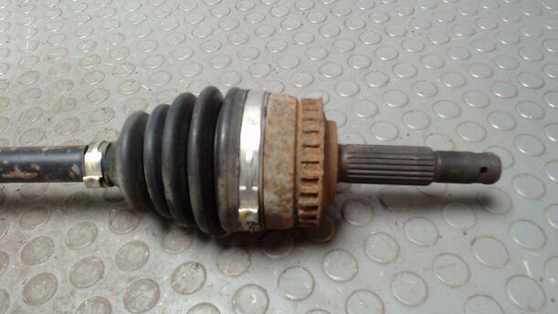 Foto: ANTRIEBSWELLE LINKS ( AUTOMATIK ) eines Opel Corsa Beauty