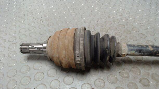 Foto: ANTRIEBSWELLE LINKS ( AUTOMATIK ) eines Opel Corsa Beauty
