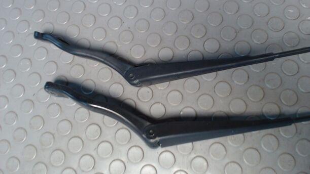 Foto: SCHEIBENWISCHERARME VORN eines Opel Corsa 1.0 12V Beauty