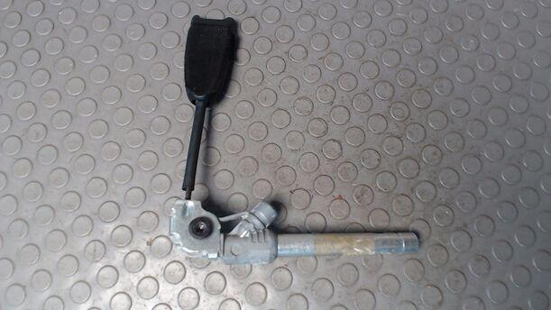 Foto: GURTSTRAFFER FAHRERSITZ LINKS ( NICHT ZUM ANSCHNALLEN ) eines Opel Corsa 1.0 12V Beauty