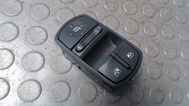 Foto: FENSTERHEBERSCHALTER eines Opel Corsa 1.0 12V Beauty