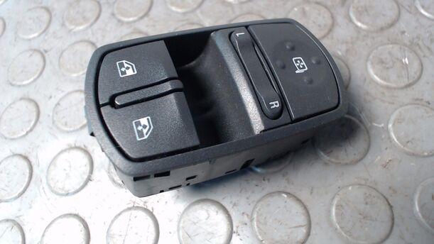 Foto: FENSTERHEBERSCHALTER eines Opel Corsa 1.0 12V Beauty
