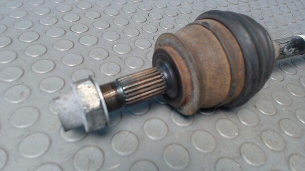 Foto: ANTRIEBSWELLE LINKS eines Opel Corsa 1.0 12V Beauty