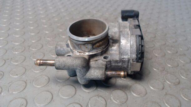 Foto: DROSSELKLAPPENSTUTZEN  BOSCH eines Opel Corsa 1.0 12V Beauty