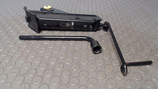Foto: WAGENHEBER eines Renault Twingo 1.2