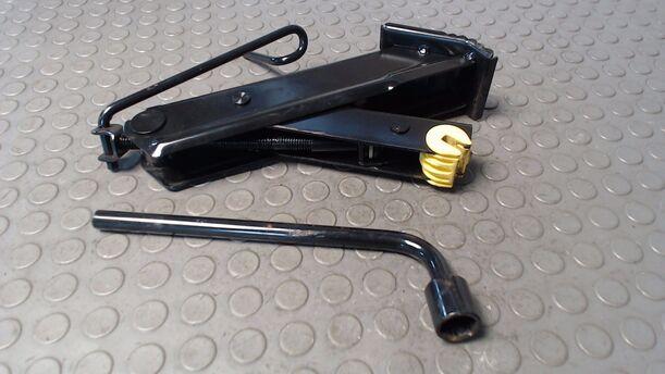 Foto: WAGENHEBER eines Renault Twingo 1.2