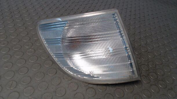 Foto: BLINKER RECHTS eines Mercedes-Benz Vito 112 CDI F Beauty
