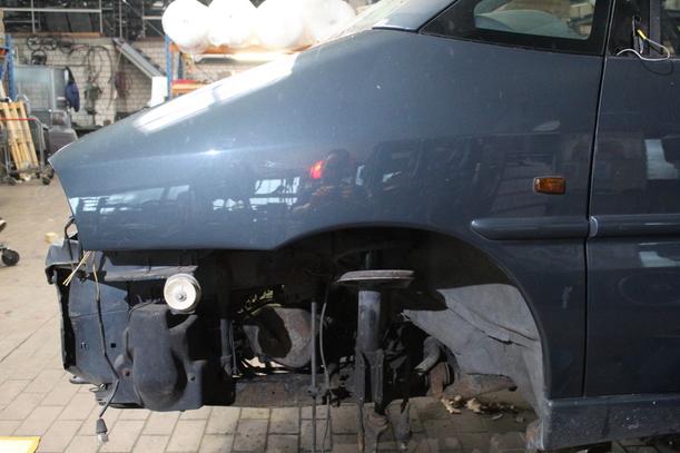 Foto: KOTFLÜGEL LINKS eines Peugeot 806 DT Beauty