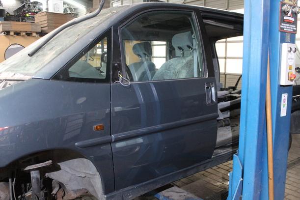 Foto: TÜR VORN LINKS eines Peugeot 806 DT Beauty