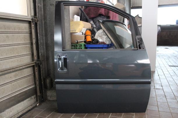 Foto: TÜR VORN RECHTS eines Peugeot 806 DT Beauty
