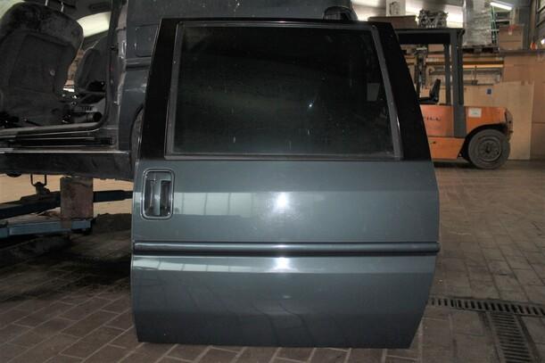 Foto: SCHIEBETÜR LINKS eines Peugeot 806 DT Beauty