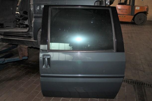 Foto: SCHIEBETÜR LINKS eines Peugeot 806 DT Beauty