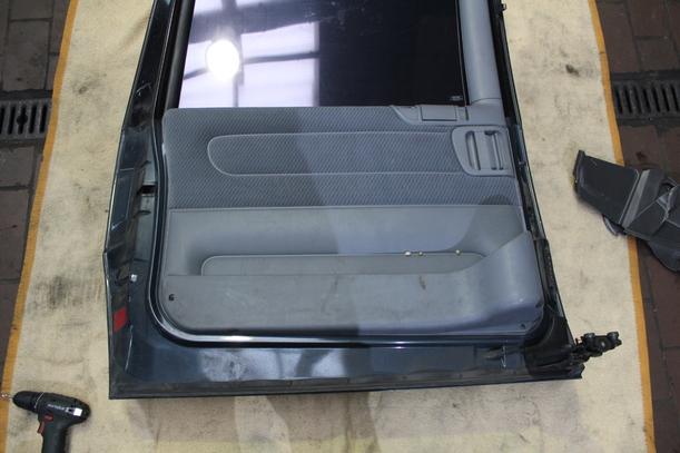 Foto: SCHIEBETÜR LINKS eines Peugeot 806 DT Beauty