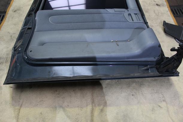 Foto: SCHIEBETÜR LINKS eines Peugeot 806 DT Beauty