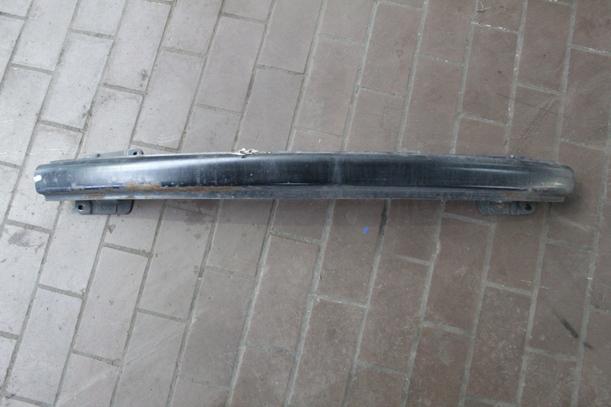 Foto: VERSTÄRKUNG HINTEN eines VW Polo 1.4 Beauty