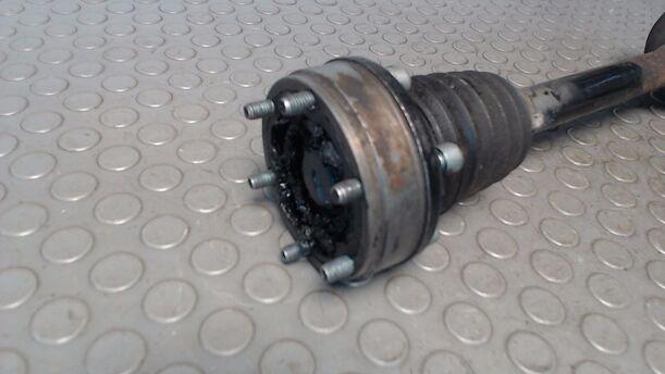 Foto: ANTRIEBSWELLE LINKS eines VW Polo 1.2 TS