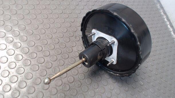 Foto: BREMSKRAFTVERSTÄRKER eines VW Polo 1.2 TS
