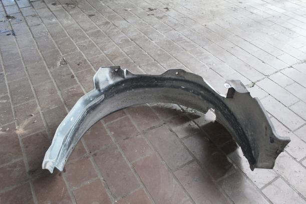 Foto: RADHAUSSCHALE/ INNENRADHAUS VORN LINKS eines Volvo V40 1.8 Beauty