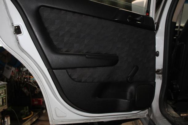 Foto: TÜR HINTEN LINKS ( CARAVAN ) eines Opel Astra 1.6 Caravan Beauty