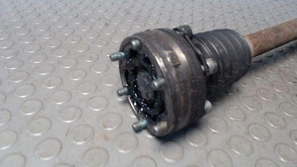 Foto: ANTRIEBSWELLE LINKS eines VW Polo TS
