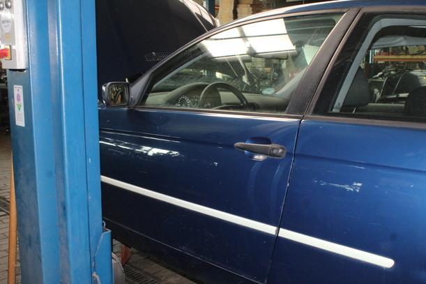 Foto: TÜR VORN LINKS ( COMPACT ) eines BMW 316ti compact TS