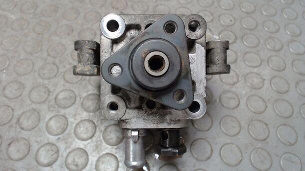 Foto: PUMPE SERVOLENKUNG eines BMW 316ti compact TS