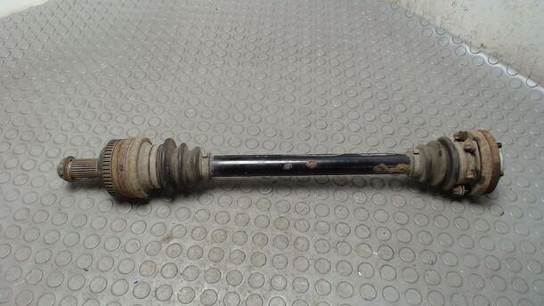Foto: ANTRIEBSWELLE HINTEN LINKS eines BMW 316ti compact TS